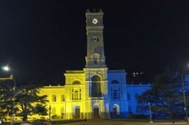 "Ucrania, estamos contigo": el Palacio Municipal de La Plata con colores del país invadido por Rusia