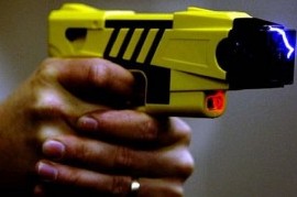 El ministro de Gobierno de CABA, Jorge Macri, propuso que las mujeres amenazadas usen pistolas Taser