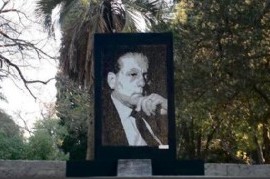 La Plata: inauguraron en el Paseo del Bosque un monumento en homenaje a René Favaloro