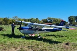 Una avioneta piloteada por un joven de 20 años aterrizó de emergencia en un campo de Los Hornos