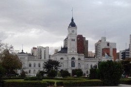 La Plata: por temor al retorno del PJ, el intendente Julio Garro "contiene" a peronistas y massistas
