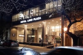 La Plata: la hotelería de lujo va en Boeing y la política de turismo municipal en una Carreta