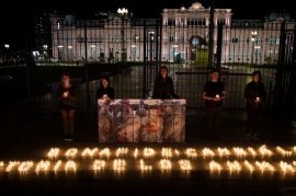 "Bonafide: Cambiá la historia de los animales",  activistas se vistieron de luto en Plaza de Mayo