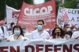 Con protestas en La Plata y el resto de la provincia, comenzó el paro de profesionales de medicina