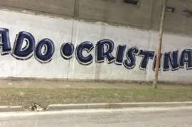 Tras la carta de renunciamiento de CFK, se vieron pintadas del ministro De Pedro en el Conurbano