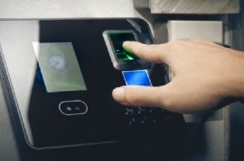 El municipio de La Plata evalúa aplicar el ingreso biométrico para controlar a su personal
