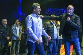 Martín Insaurralde y Sergio Massa, rivales directos en 2013, juntos en el Luna Park