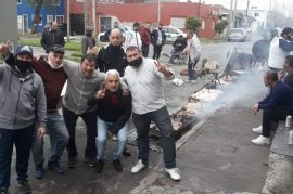 Una funcionaria nacional firmó un convenio con taxistas y remiseros y reavivó disputas sindicales