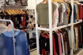 La Secretaría de Comercio acordó mantener los precios de la ropa hasta el 1 de diciembre