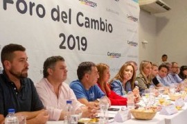 La gobernadora Vidal y Lucas Delfino apuntalaron el trabajo de referentes en el "Foro del Cambio"