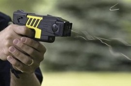 Las pistolas Taser, eje de una nueva disputa de Sergio Berni con intendentes de Juntos por el Cambio