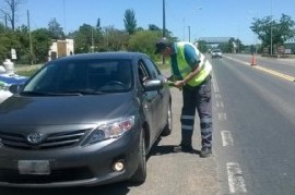 "¡Siga, siga!": en los controles en rutas exigen la VTV solamente a los bonaerenses