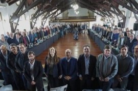 Vidal, en su primera reunión con intendentes oficialistas, escuchó en silencio las críticas a Macri