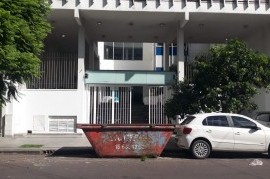 El organismo encargado de dar soluciones al hábitat empezó por lo primero: su imponente edificio