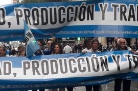 PyMEs marcharon al Congreso y Plaza de Mayo para pedir que se declare la emergencia productiva