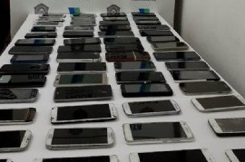La Plata: un detenido tras allanarle su casa, en donde tenía más de 60 celulares y 21 tablets