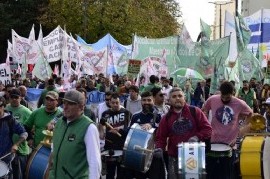 El conflicto por el cierre de los casinos de Necochea y Mar de Ajó se trasladó a La Plata