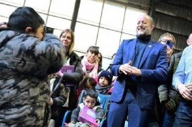 Lomas de Zamora: Insaurralde y De Pedro entregaron tablets del plan Conectar Igualdad