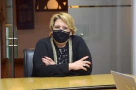 Mujeres al frente para enfrentar a senegaleses en La Plata: el cambio de la estrategia municipal