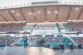 Una candidata a vicepresidente de la Nación habló ante 23 mil evangélicos en un estadio de fútbol