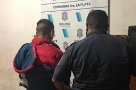 Detienen a un hombre por abusar de su hijastra de ocho años y los vecinos quisieron lincharlo