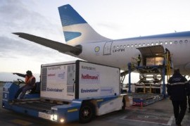 Coronavirus: llegó un segundo vuelo de Aerolíneas que trajo de China 371.200 vacunas Sinopharm