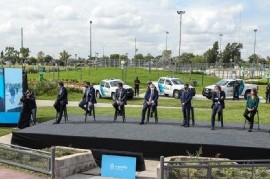 Merlo: el presidente lanzó el Programa "Paradas Seguras" y entregó móviles a las fuerzas federales