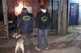 Para desbaratar a una banda narco en La Plata, la policía llegó oculta en un camión volcador