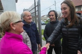 La gobernadora Vidal "timbreó" en Mar del Plata y reconoció que la gente "no la está pasando bien"