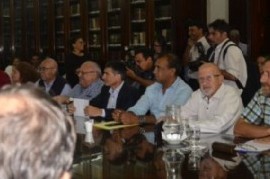 Nueva oferta del Gobierno de Vidal: empleados estatales llegan al 30 por ciento de aumento salarial