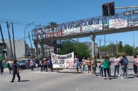 "Los invisibles de la Pandemia": protesta en apoyo a enfermeras y enfermeros despedidos  en La Plata