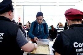 La Universidad Nacional de La Plata pone en marcha el turno noche del Comedor Universitario