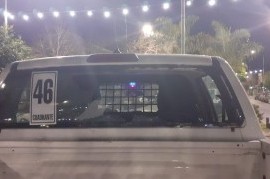 Los Hornos: familiares de dos ladrones agredieron a policías cuando intentaban llevarlos detenidos