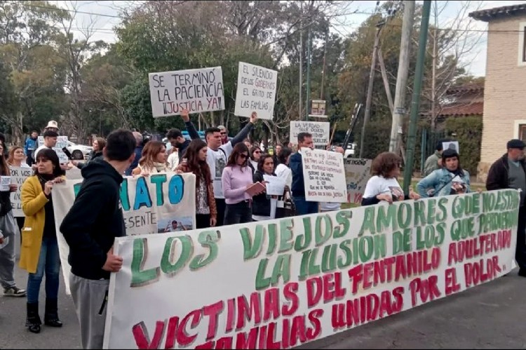 Fentanilo contaminado: familiares de víctimas vuelven a marchar en La Plata