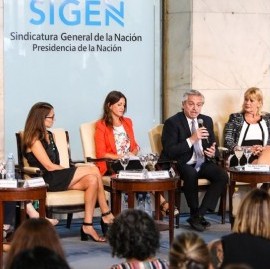 En jornada sobre equidad de género, el presidente pidió esfuerzos para "terminar con la desigualdad"