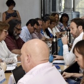 El Gobierno bonaerense propuso a los gremios docentes un incremento salarial de 40% hasta julio