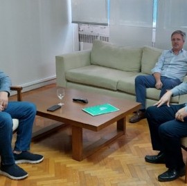 Un intendente vecinalista bonaerense decidió no pagar sueldos: el suyo y el de 16 concejales