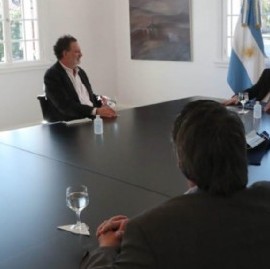 El presidente se reunió con científicos que realizan la investigación del suero equino hiperinmune