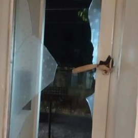 Lo denunció 8 veces y tiene una perimetral: igual fue a su casa y le pegó delante de su pequeña hija