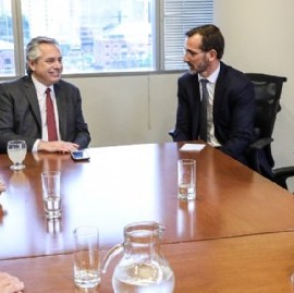 El presidente electo Alberto Fernández recibió en su oficina al CEO global del Grupo Carrefour