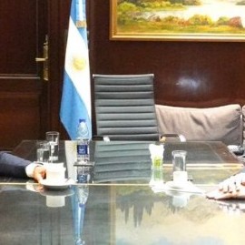 Con cara de pocos amigos, Massa y Scioli se reunieron en Desarrollo Productivo para la transición