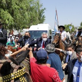 El presidente Fernández, en Tucumán, recorrió fábricas y la nueva sede de Gendarmería Nacional