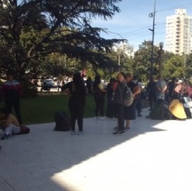 Un nuevo conflicto laboral llegó hasta la puerta de la municipalidad de La Plata