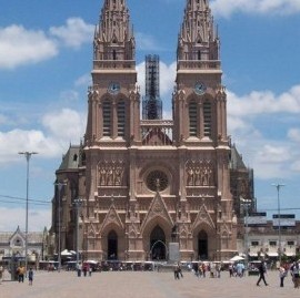 Por el Día de la Virgen, la Conferencia Episcopal Argentina logró reunir en misa a Macri y Fernández