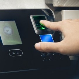 El municipio de La Plata evalúa aplicar el ingreso biométrico para controlar a su personal