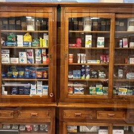 "Disculpe las molestias": Farmacias de La Plata, en alerta por posibilidad de no reponer productos