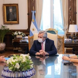 El Gobierno anunció que el monto de la tarjeta Alimentar pasará a depositarse en la cuenta de la AUH