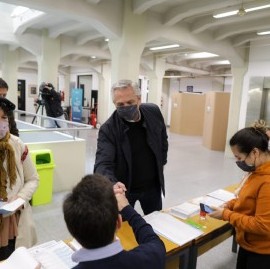 PASO 2021: el presidente Fernández ya votó en la sede de la Universidad Católica Argentina