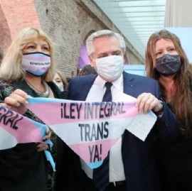 Fernández promulgó la Ley de empleo formal para personas travestis, transexuales y transgénero