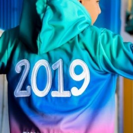 Viajes y buzos de egresados: opciones que generan guerras verbales y dividen a madres y padres